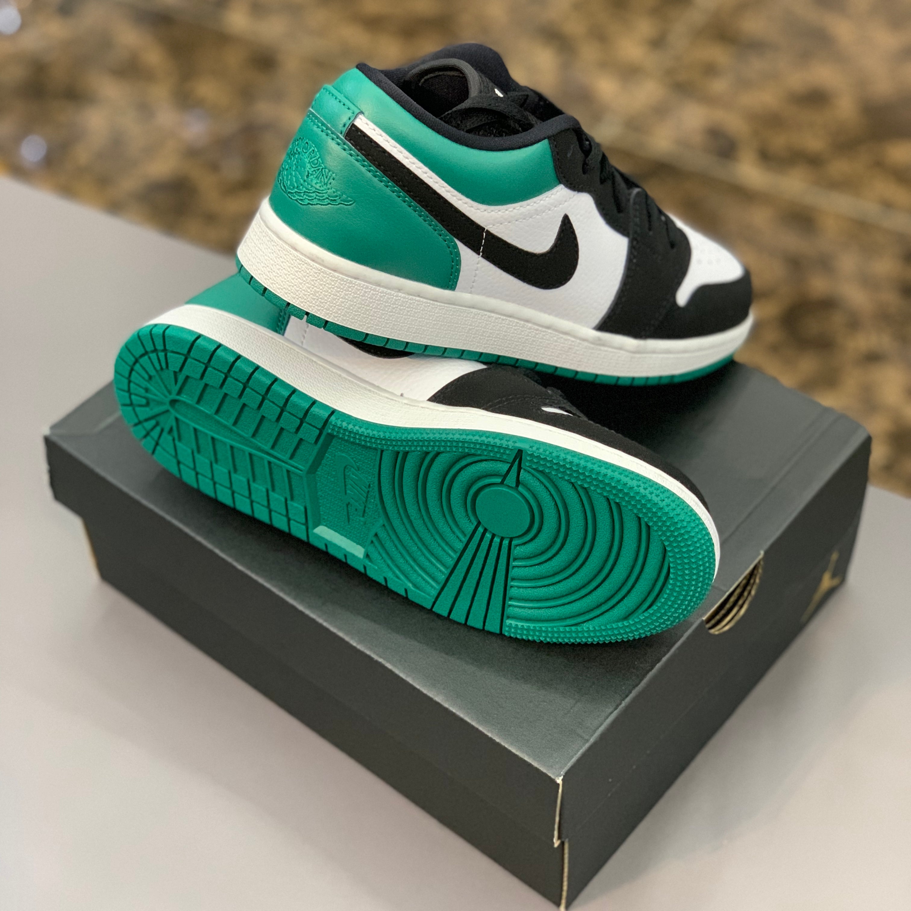 Air jordan low outlet mystic green