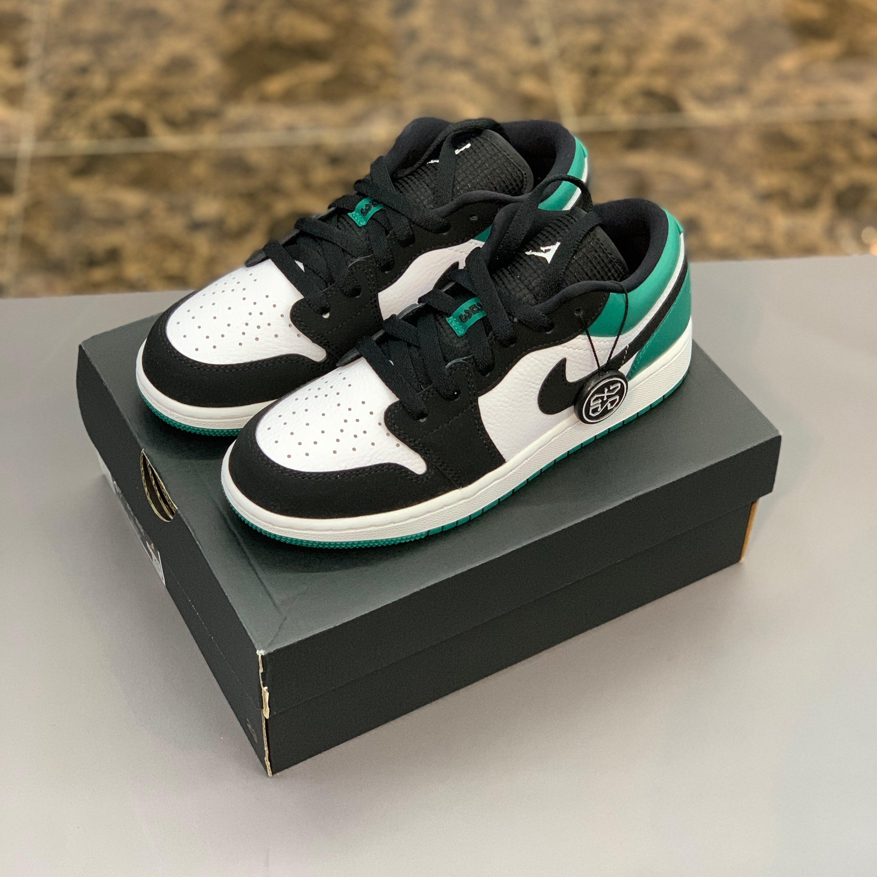 Jordan 1 Low Mystic Green (GS) – sneakerzonik