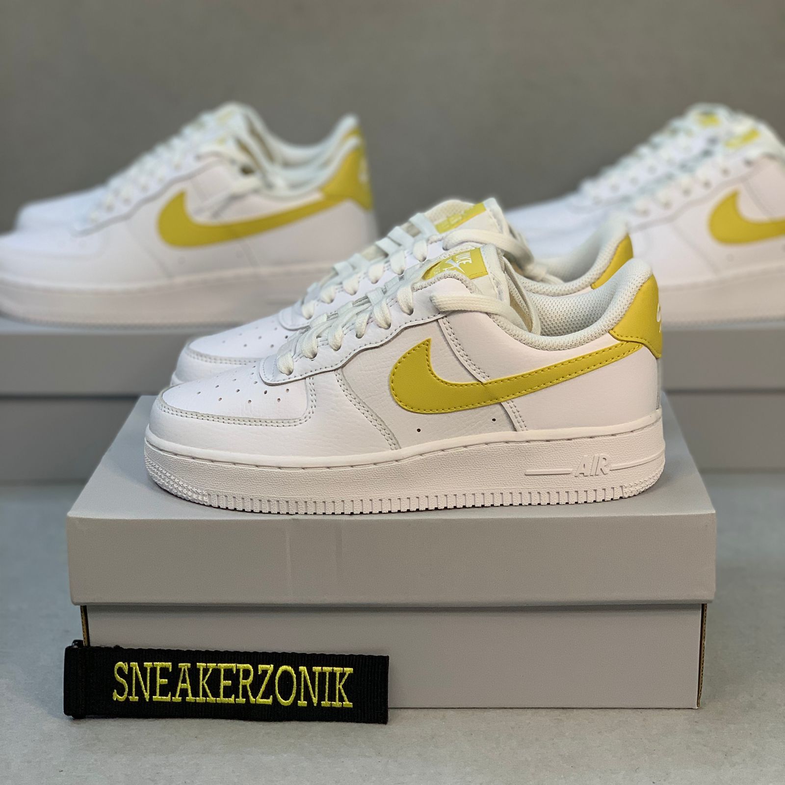 Nike Air Force 1 White Saturn Gold